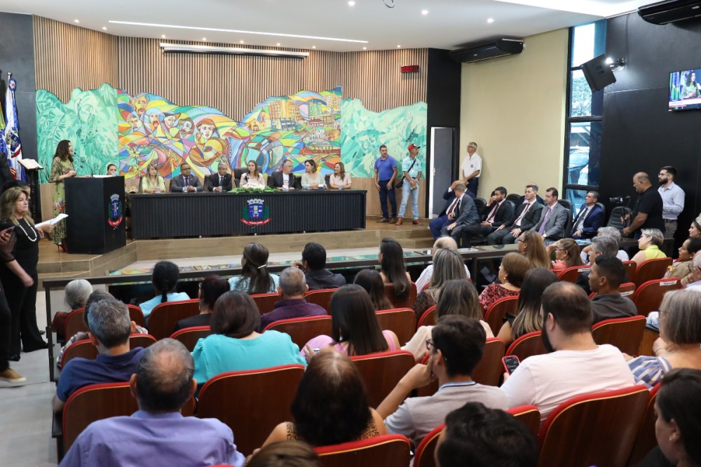 <strong>Emoção, aplausos e reconhecimento marcam sessão solene em homenagem à mulher fronteiriça</strong>