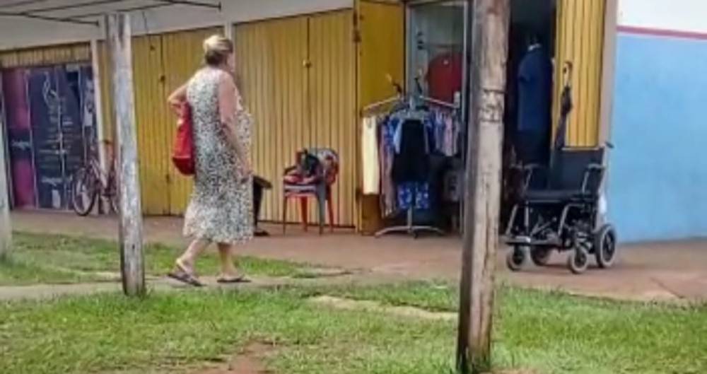 Cadeirante é flagrada andando e revolta moradores da fronteira