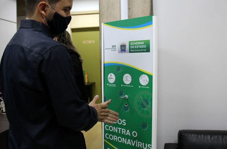 Lei obriga álcool gel em estabelecimentos públicos e privados