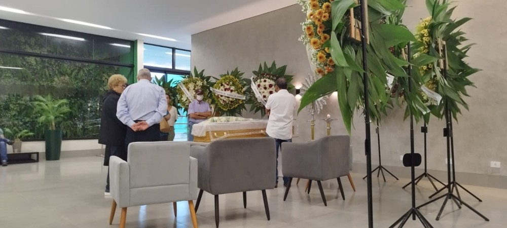 Corpo de ex-prefeito é velado em Dourados; sepultamento será às 16h