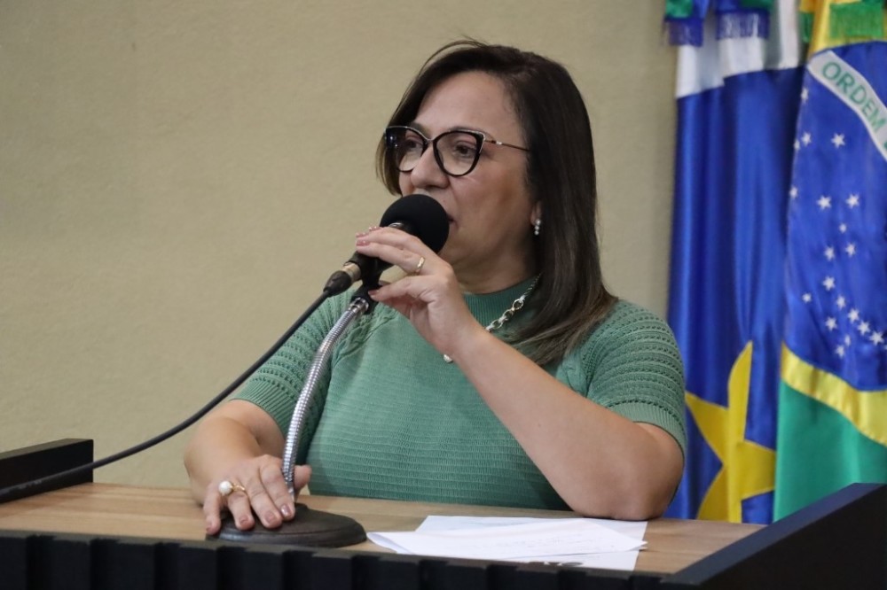 Anny Espínola reitera pedido de asfalto para o Jardim Estoril