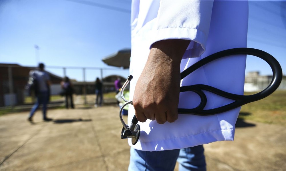 Mais Médicos será relançado nesta segunda-feira