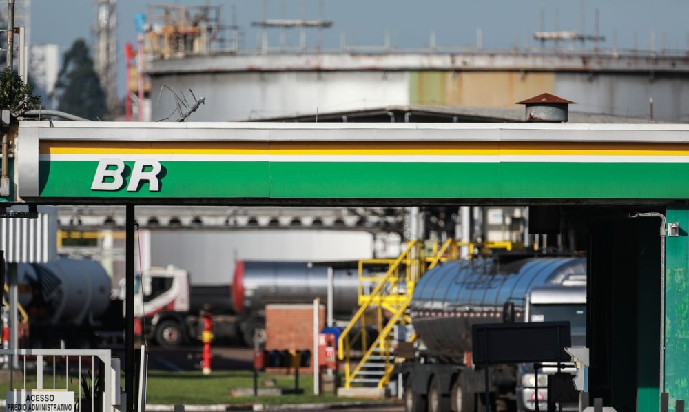 Preço do diesel cai R$ 0,18 nas distribuidoras nesta quinta-feira