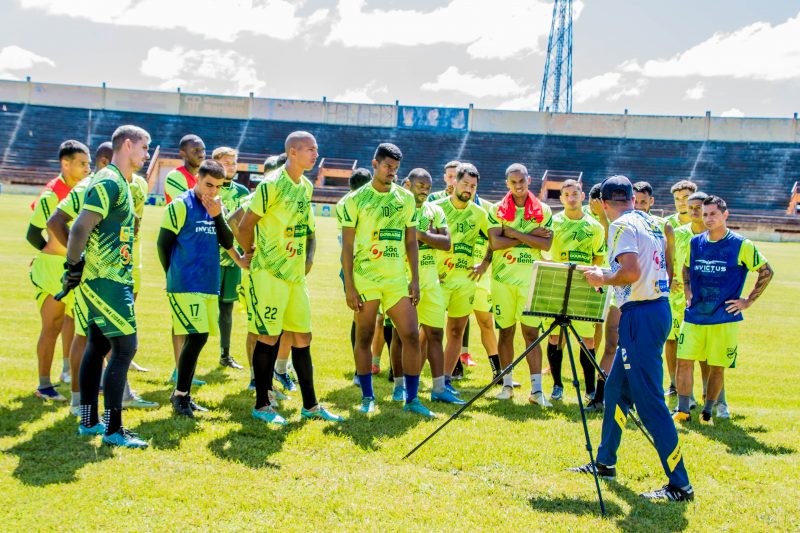 Chiquinho diz que vantagem do DAC não vai subir à cabeça: 'Faltam 90 minutos'