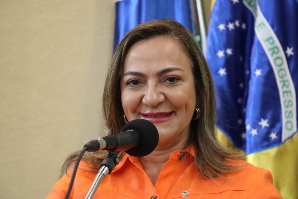 Anny Espínola solicita à prefeitura melhorias no Ipê II e Altos da Glória