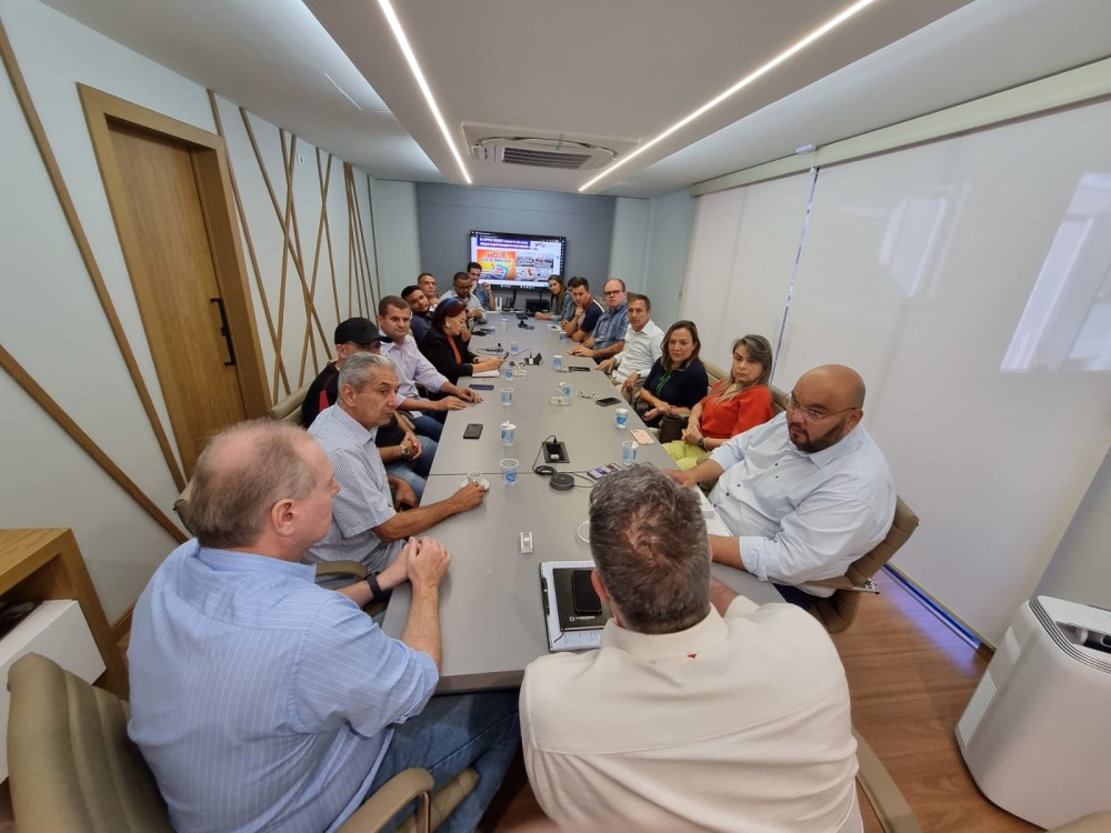 Prefeitos e vereadores de Ponta Porã discutem projetos