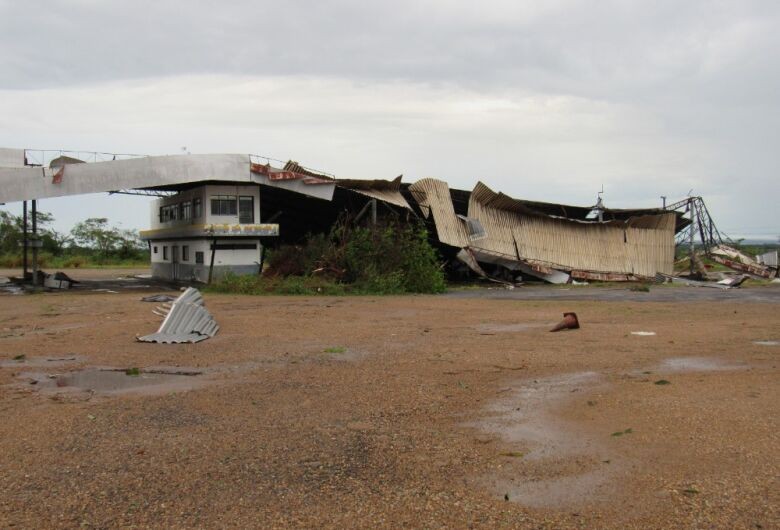 Vendaval provoca estragos em Bataguassu e deixa cidade sem energia