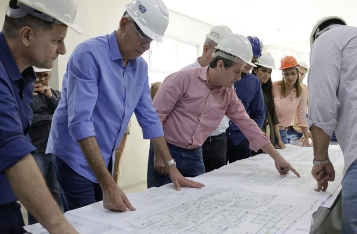 Secretários de Infraestrutura e Saúde vistoriam obra do HR de Dourados