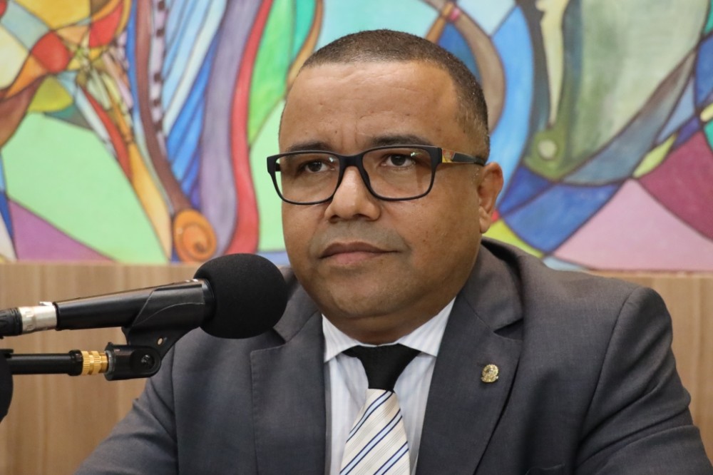 Jelson Bernabé solicita melhorias nos barros Salgado Filho e Parque das Aroeiras