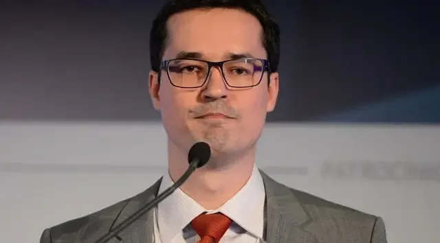 Justiça Eleitoral acata pedido do PT e cassa mandato de Deltan Dallagnol