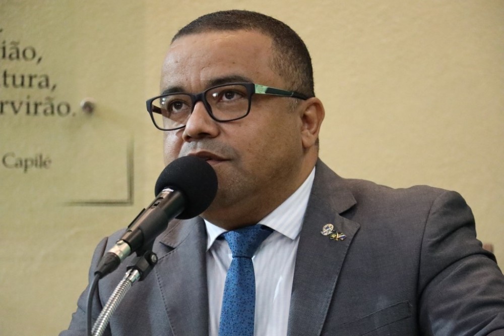Jelson Bernabé pede melhorias na sinalização das ruas na região sul