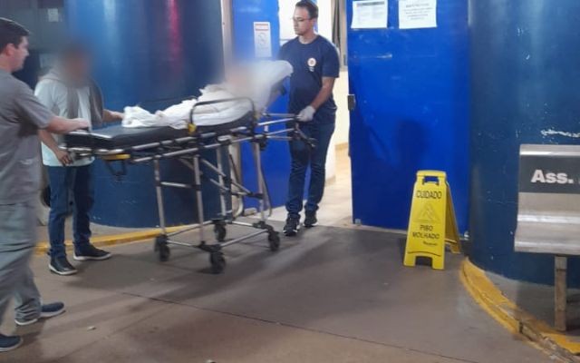 Criança que se queimou com óleo quente em Dourados é levada para Campo Grande