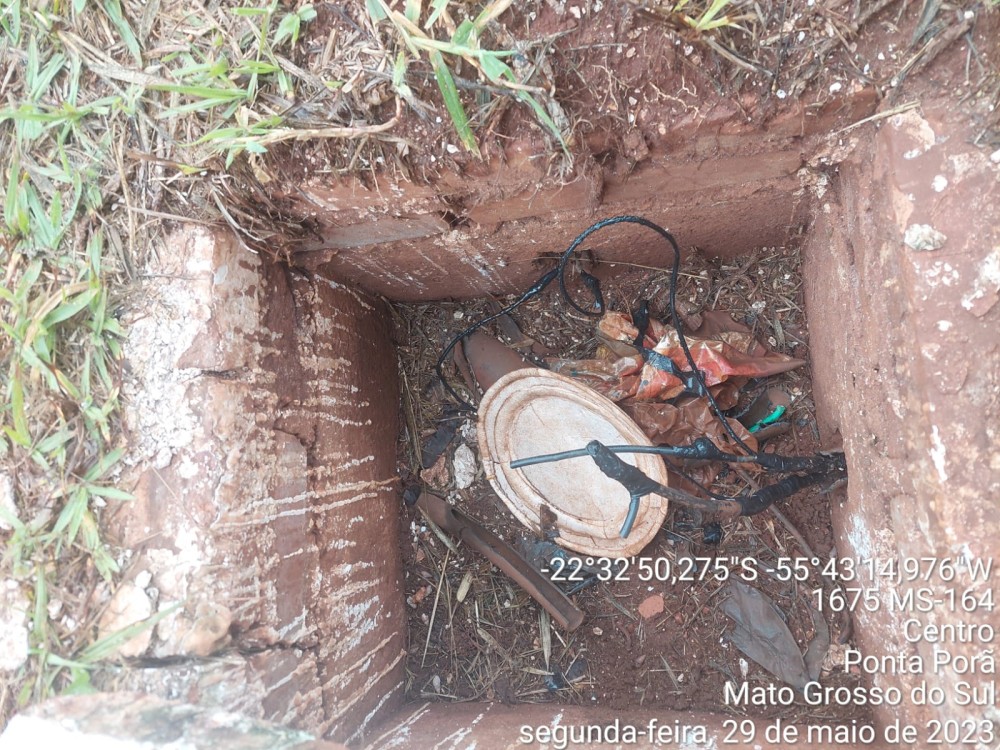 Criminosos furtam fios de energia no mesmo dia em que foram colocados na avenida Brasil