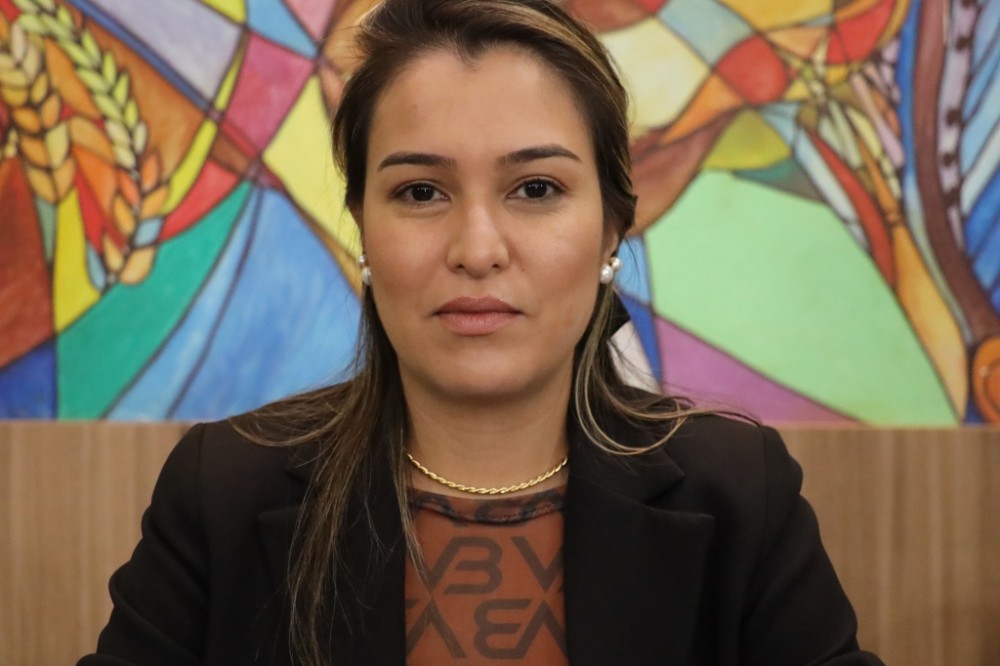 Kamila Alvarenga solicita ampliação do quadro de profissionais da fisioterapia no João Kayatt