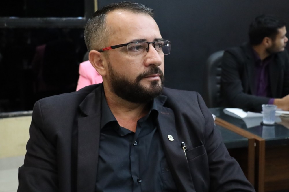 Kleber Ortiz pede asfalto e operação tapa buraco