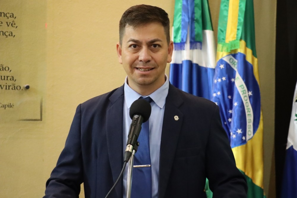 Ricardo Torraca solicita faixa elevada e asfalto em bairros de Ponta Porã