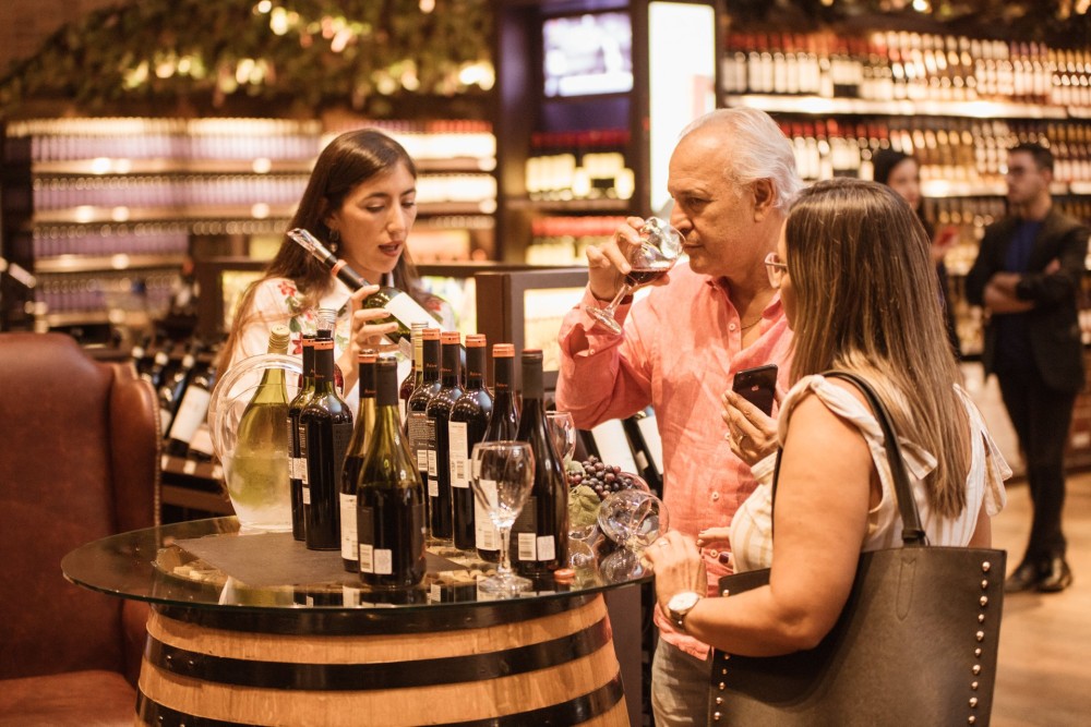 Está aberta a temporada de vinhos no Shopping China; confira