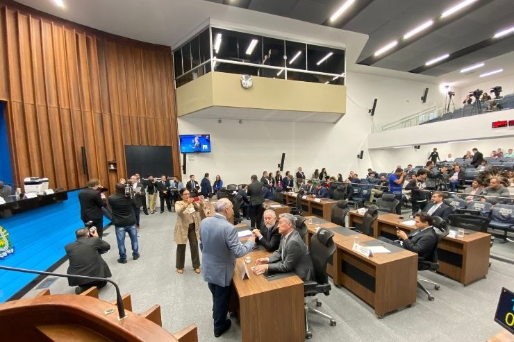 Deputados devem votar reajustes de servidores e alterações no 'Cadastro de Pedófilos'