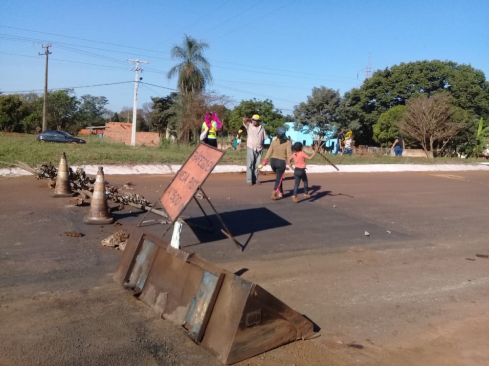 Contrários ao Marco Temporal, indígenas bloqueiam MS-156