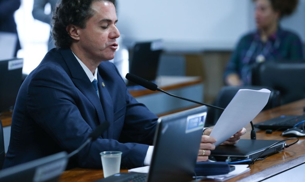 Relatório sobre indicação do advogado pessoal de Lula ao STF é lido no Senado