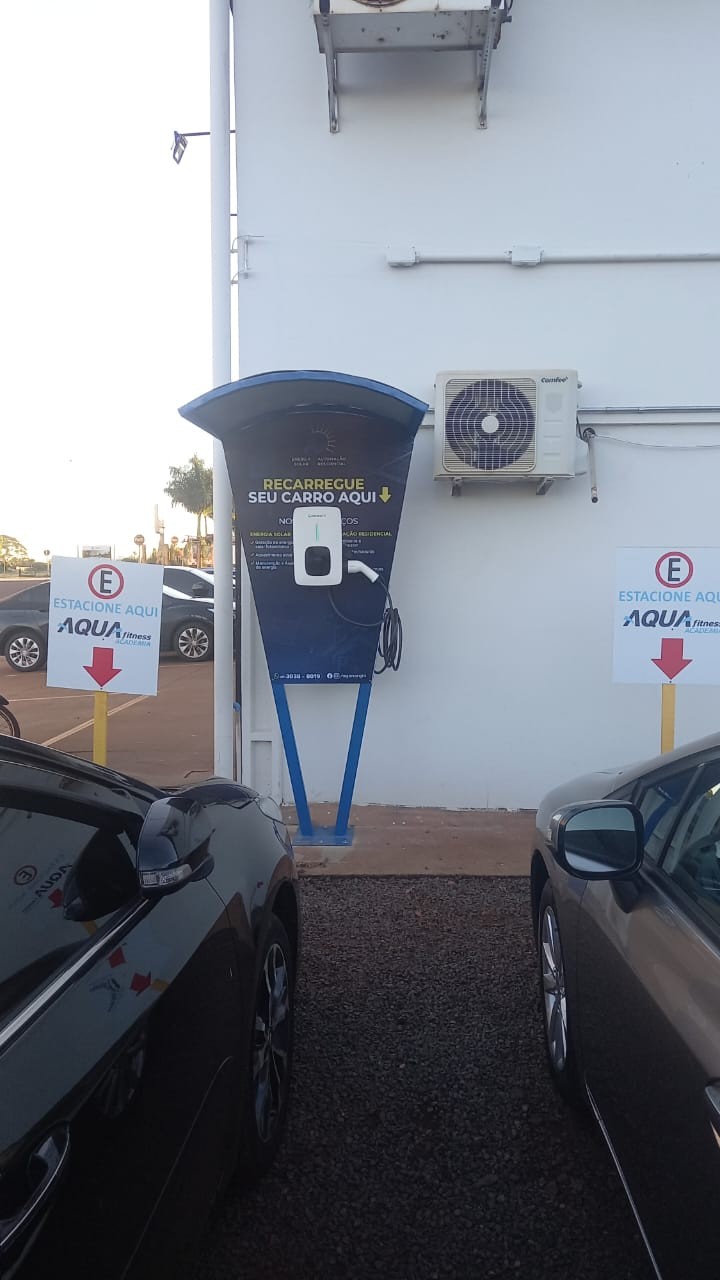 Empresário douradense inova e instala carregadores para carros elétricos