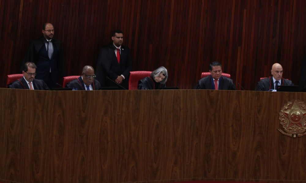 TSE entra hoje na 4ª sessão para julgamento de Bolsonaro