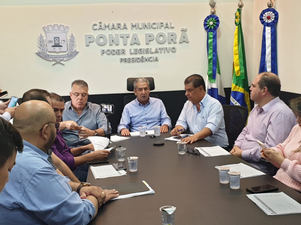 Nelsinho Trad atende vereadores que pedem asfalto para os bairros Julia Cardinal e Jardim Ipanema