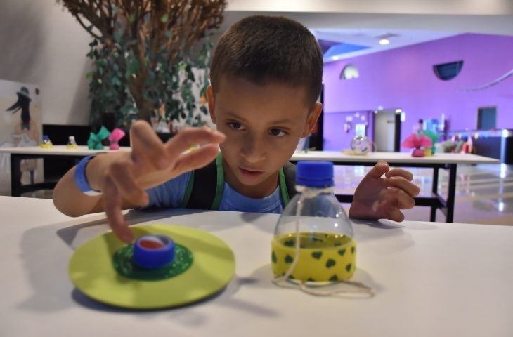Material reutilizável se torna brinquedo e ensina crianças a preservarem o meio ambiente