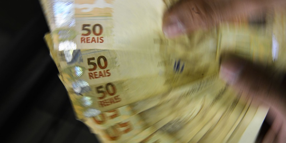 PIB cai 3% em maio na comparação com abril, indica Monitor da FGV