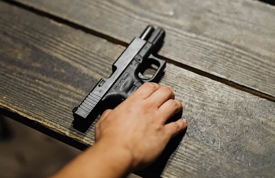 Mortes violentas intencionais no país caem 2,4% em 2022
