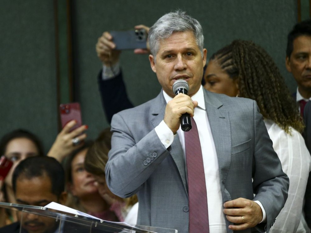 Ministro do Desenvolvimento Agrário entrega titulos no Nova Itamarati na segunda
