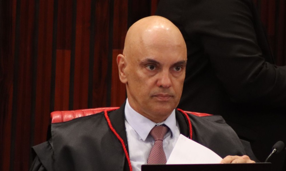 Moraes autoriza apreensão de eletrônicos e armas de deputada Zambelli