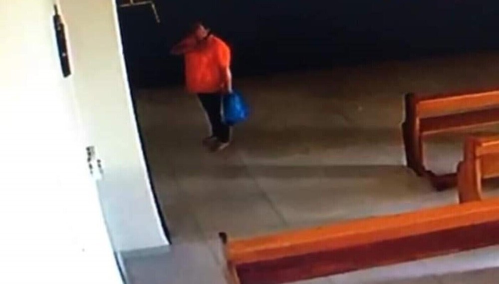 Mulher é acusada de roubar imagem de igreja na fronteira