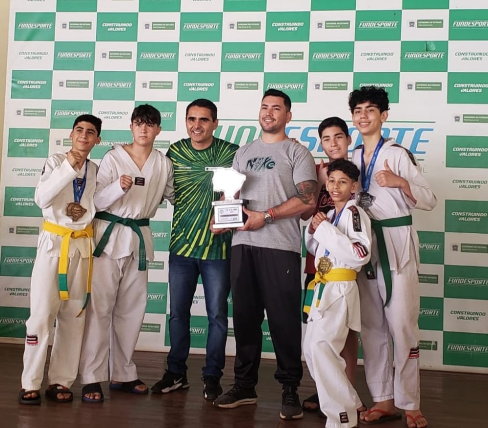 Pontaporanense conquista ouro no Taekwondo e se classifica para fase nacional dos Jogos Escolares
