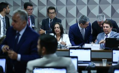 CPMI do 8 de Janeiro quebra sigilos de Zambelli e reconvoca Mauro Cid