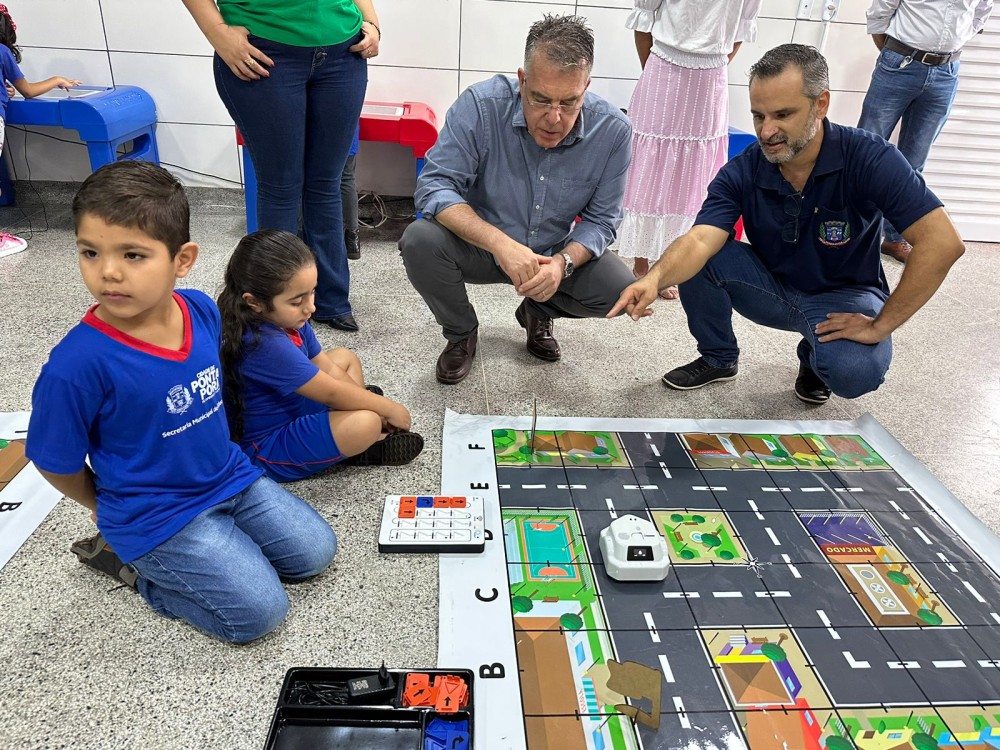 Ceinfs de Ponta Porã recebem kit de robótica