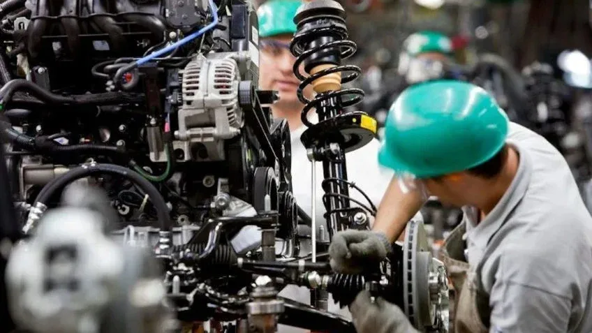 Produção industrial cai 0,6% de junho para julho