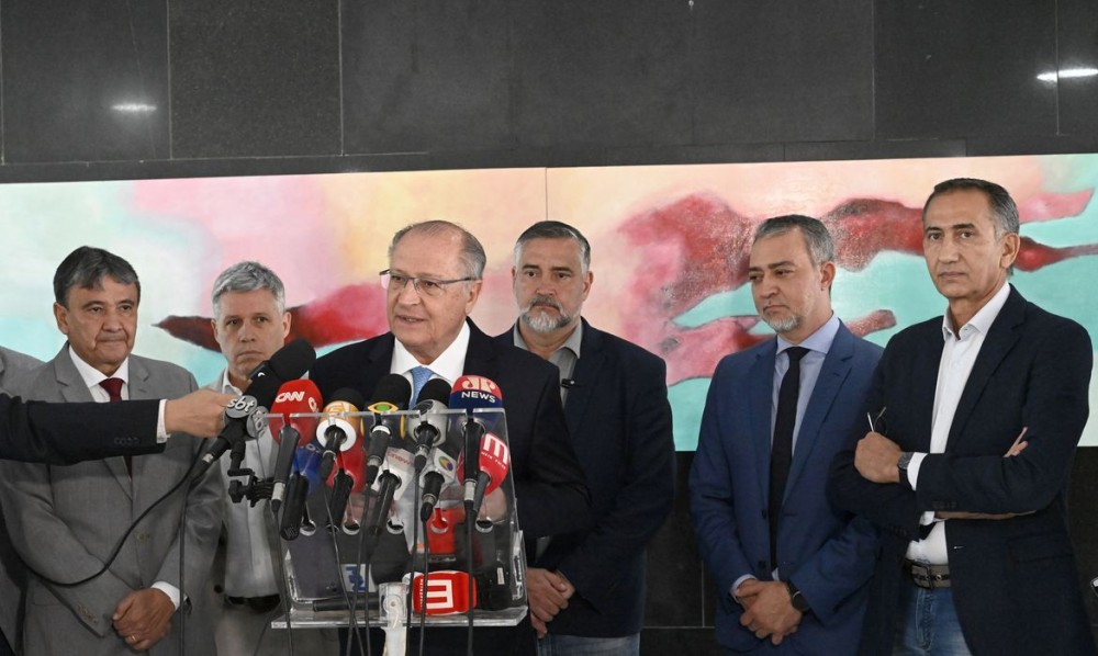 Com Lula na índia, Alckmin discute ajuda à população gaúcha afetada por ciclone