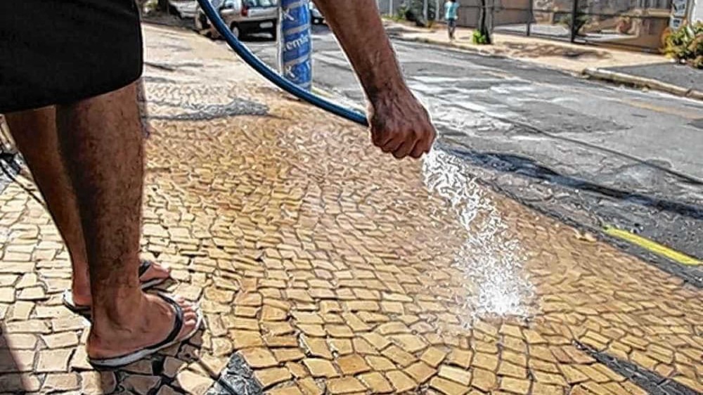 Sanesul faz alerta sobre uso consciente de água durante temporada de calor