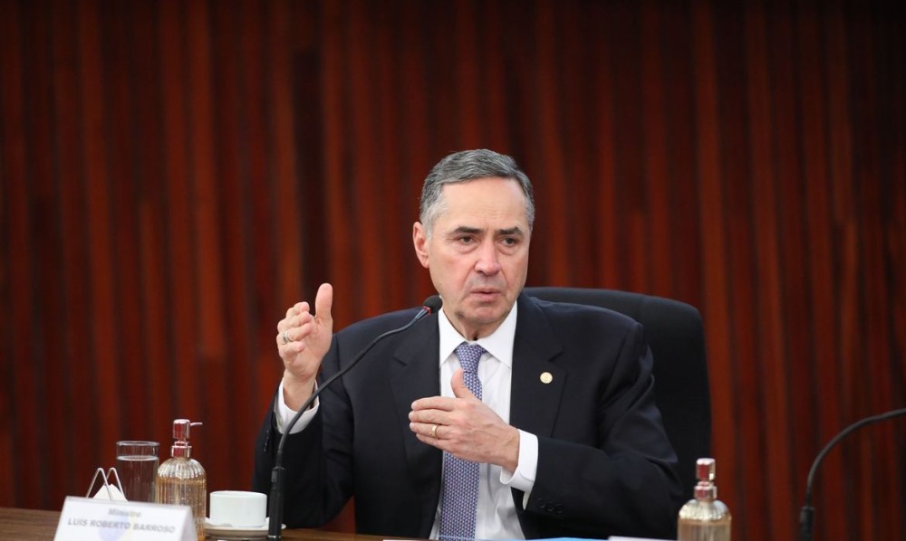 Aaprovada PEC que limita ações do STF; Barroso rebate: 'Não é hora de mexer'