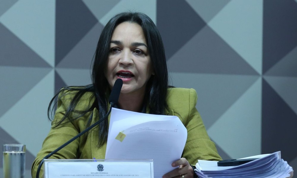 Relatora da CMPI do 8 de janeiro pede indiciamento de Bolsonaro e mais 60 pessoas