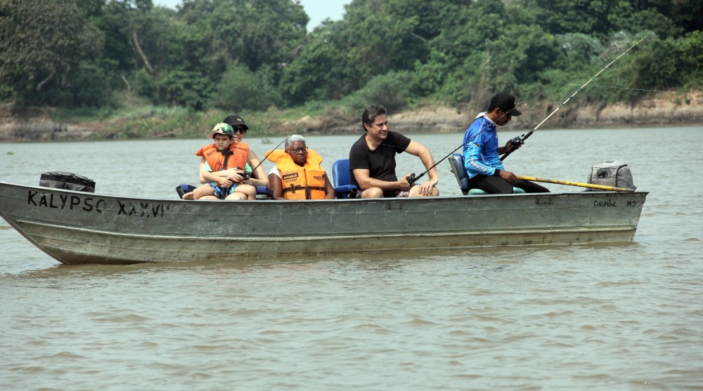 A magia da pescaria no Pantanal de Corumbá a bordo de um barco-hotel