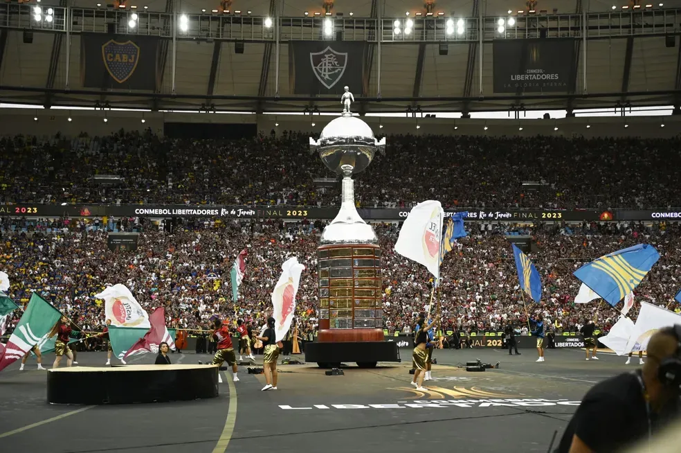 Fluminense derrota Boca Juniors na garra e fatura 1ª taça Libertadores