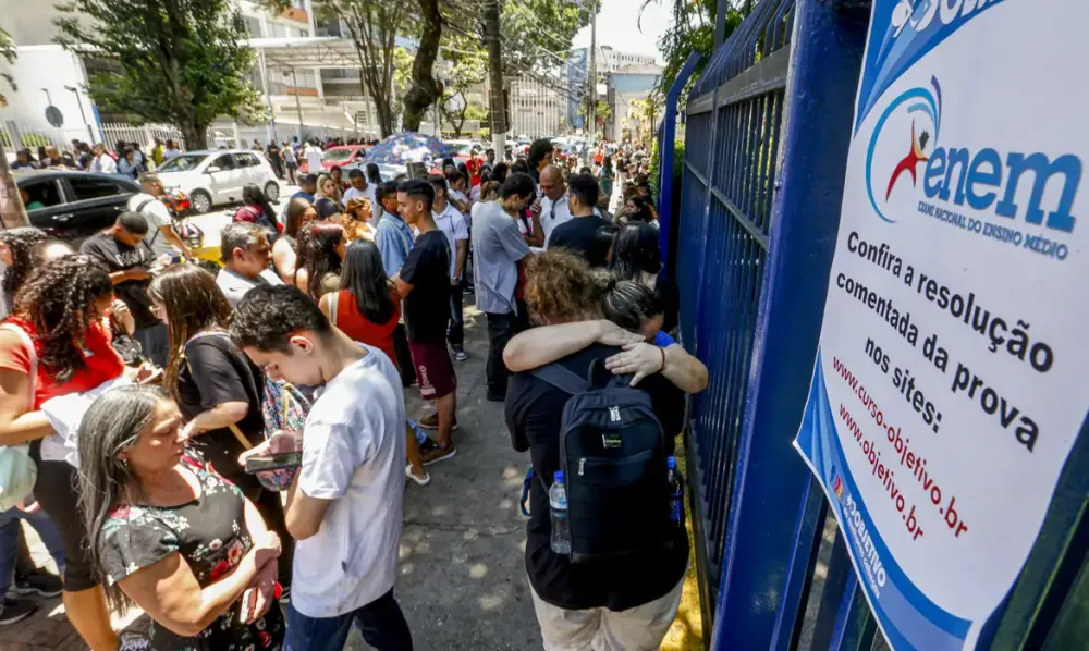 Milhões de candidatos fazem a 2ª prova do Enem neste domingo