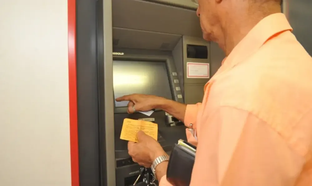 Bancos fecham na quarta-feira e reabrem na quinta