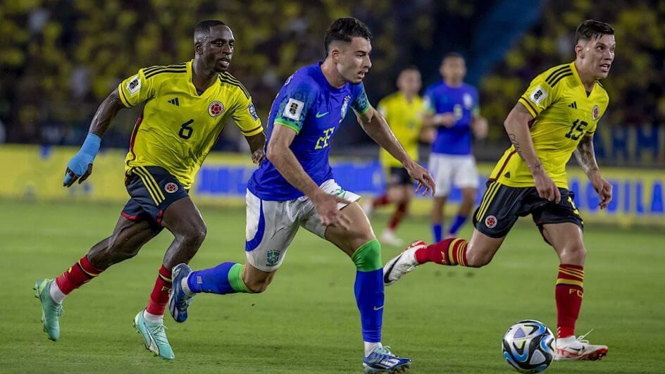 Brasil joga mal e perde para Colômbia em Barranquilla