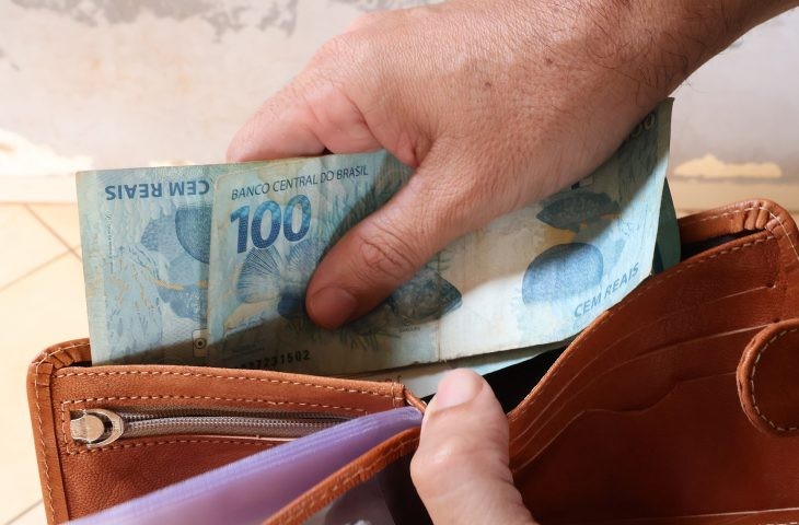 Governo anuncia pagamento de salário e 13º