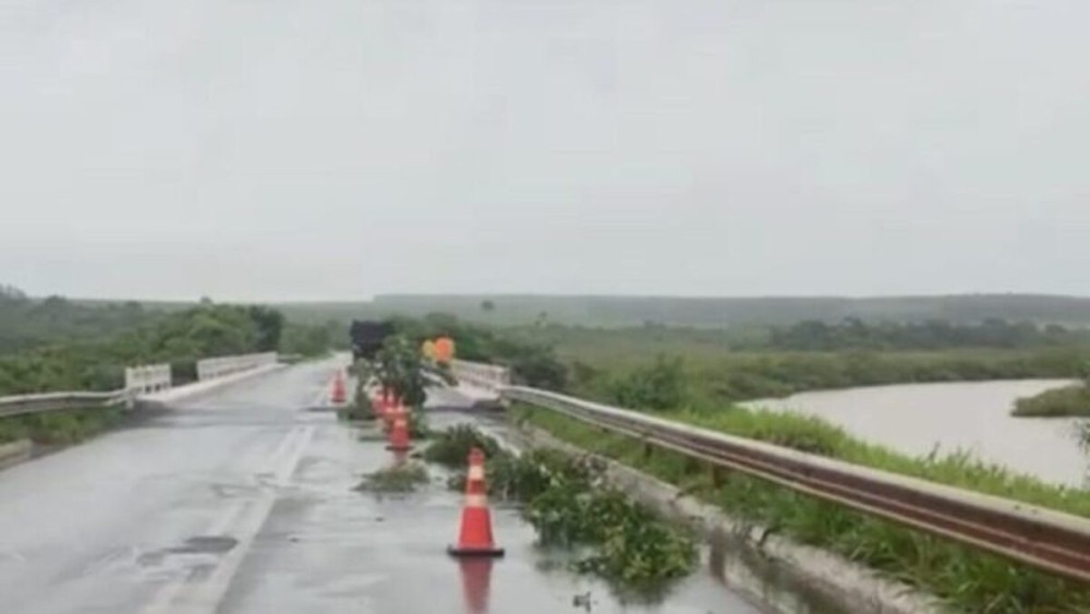 Agesul interdita ponte sobre o Rio Jogui após forte chuva