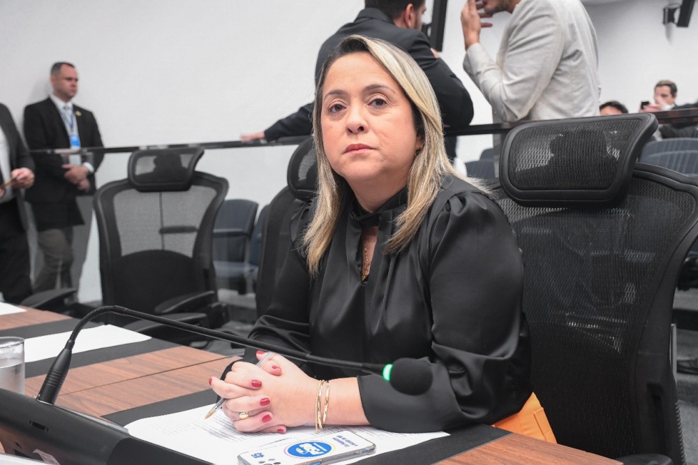 Adequações em escolas de Dourados são solicitadas por Lia Nogueira