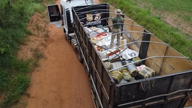Traficante abandona carreta com mais de 5 toneladas de maconha em Ponta Porã